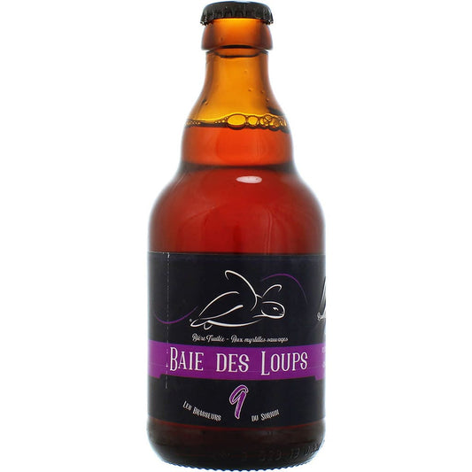 La Baie des Loups est une bières fruitée, aromatisée à la myrtille sauvage et possédant une robe rouge. Elle se distingue par son caractère légèrement acidulé sur des notes maltées.